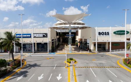 Las plazas Outlet Canc&uacute;n